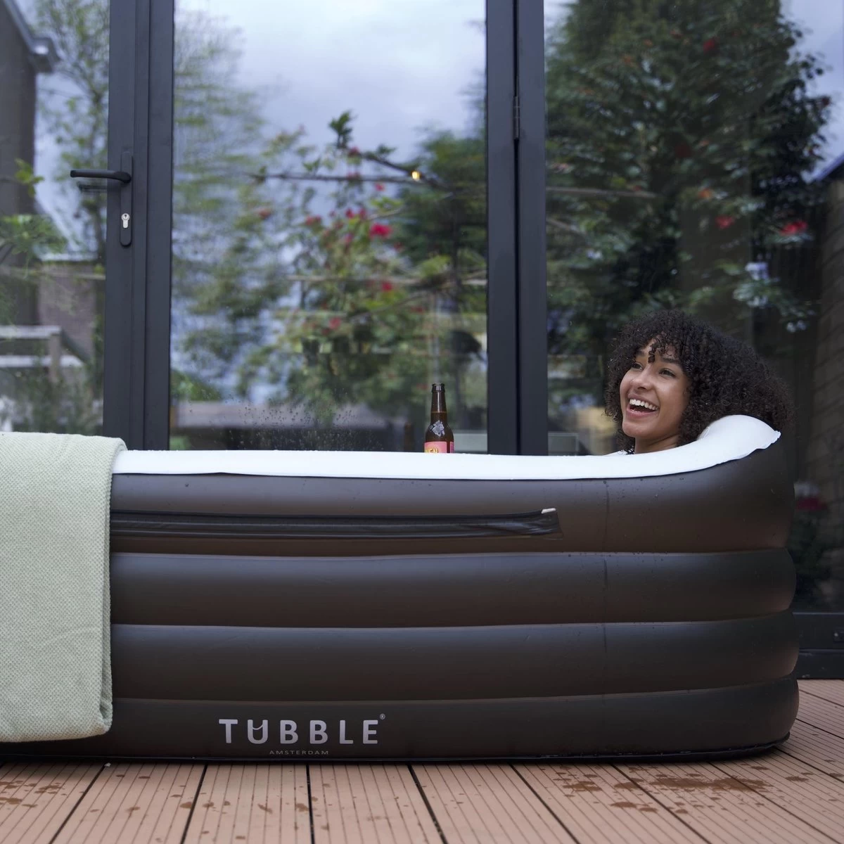 Tubble® Tubble® Royale Opblaasbaar Ligbad - Onyx Black – Voor Volwassenen Tot 188cm - Opbouwbaar - 255L - Inclusief Tubble Cleaner 2 Tubble® Tubble® Royale Opblaasbaar Ligbad - Onyx Black – Voor Volwassenen Tot 188cm - Opbouwbaar - 255L - Inclusief Tubble Cleaner - Image 2