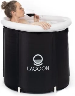 Lagoon® Opblaasbaar Zitbad Voor Volwassenen Bathbucket - Met Relaxing Giftset - Wim Hof Methode - Opvouwbaar & Inklapbaar Spa Bad - Bath Bucket - IJsbad - Opblaasbad - Dompelbad -Grohe Winkel 943x1200